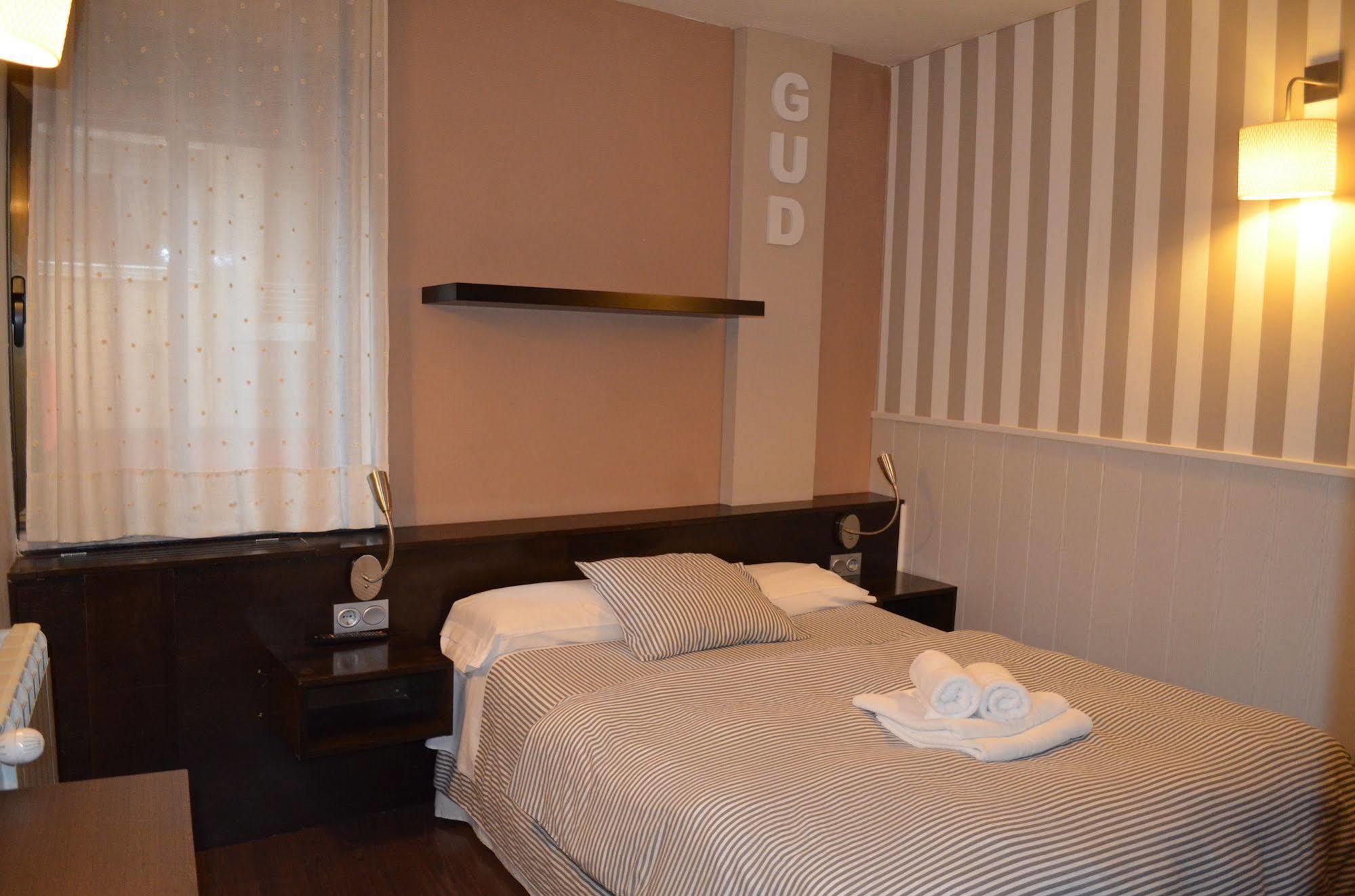 โอสตัล กุด ซาลามังกา Hotel ภายนอก รูปภาพ